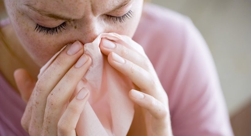 imagen ¿Cuáles son las diferencias entre la rinitis alérgica y el resfriado común?